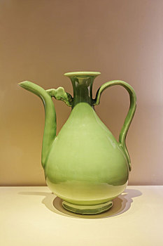 南京博物院明龙泉窑青釉瓷执壶