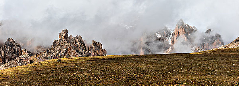 杂多县高原美景