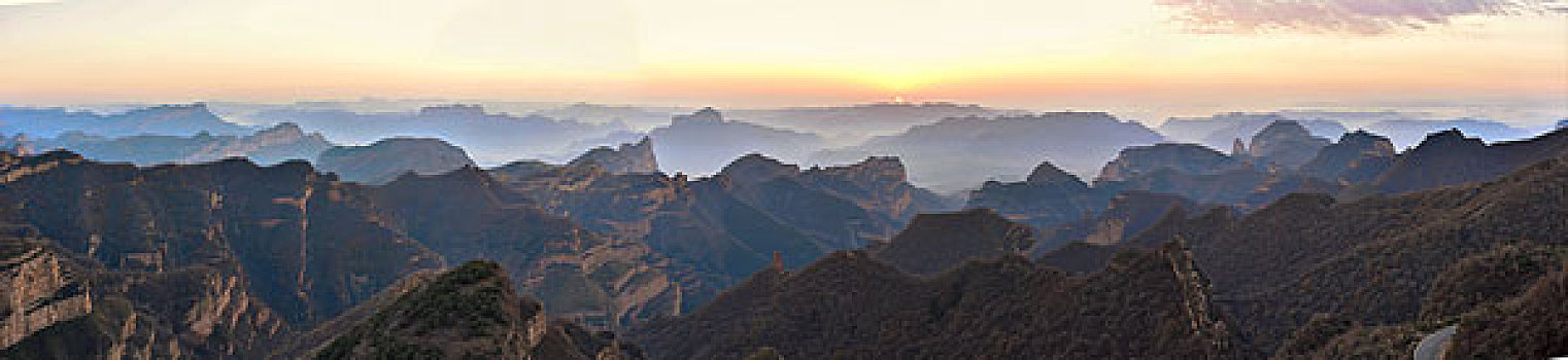 太行山日出