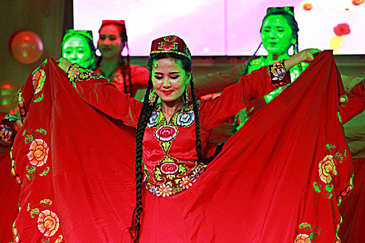 维吾尔族歌舞青苗麦西来普