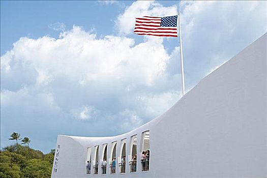 仰视,美国国旗,摆动,纪念,建筑,亚利桑那军舰纪念馆,珍珠港,檀香山,瓦胡岛,夏威夷,美国