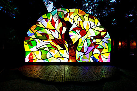 彩色玻璃树