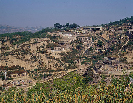 远眺山西碛口李家山村全景