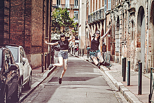 喜悦,跳跃,两个,美女,街道,城市,中心