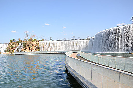 昆明著名旅游景点昆明湖瀑布公园