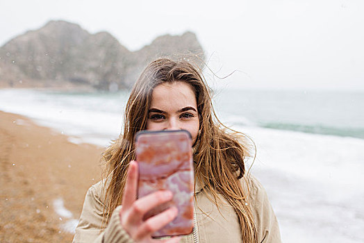 少女,拍照手机,冬天,海滩