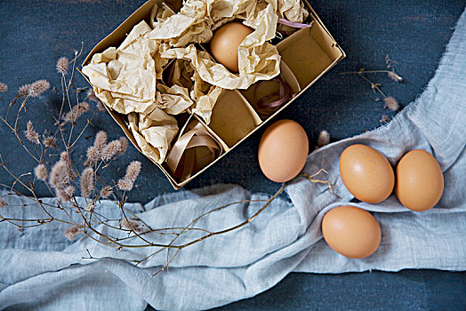 蛋,纸箱,蓝色背景,表面