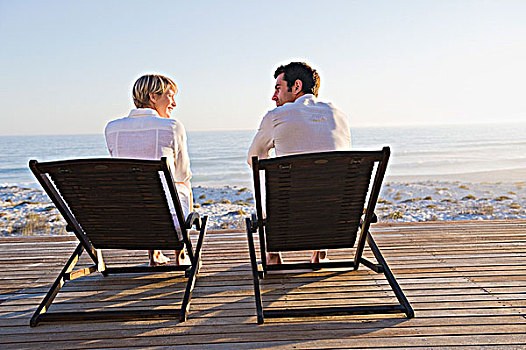 坐,夫妇,甲板,椅子,海滩