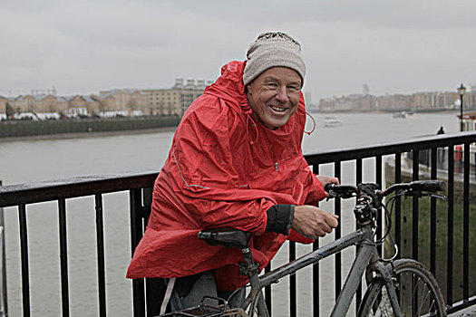 男人,雨衣,自行车
