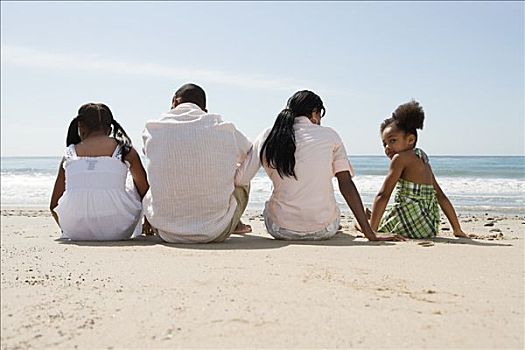 美国黑人,家庭,坐,海滩