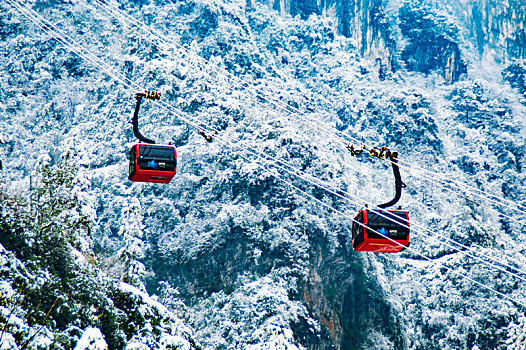 冰雪天天门山景区缆车