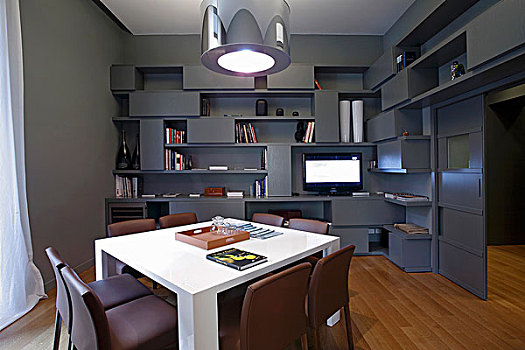 设计师,客厅,灰色,白色,桌子,金属,灯罩,正面,墙壁,架子