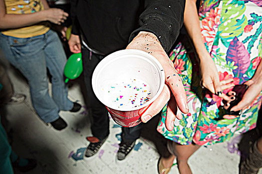 年轻人,塑料杯,聚会