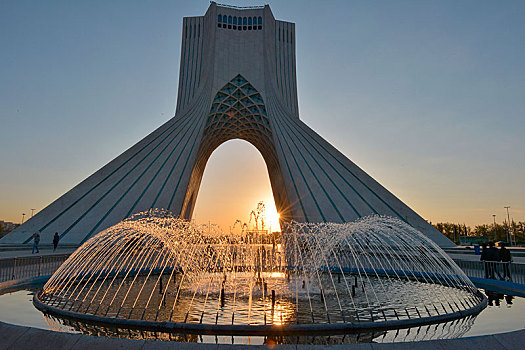 伊朗自由纪念塔