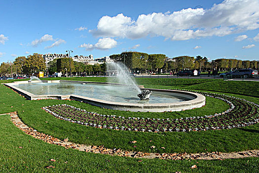 巴黎埃菲尔铁塔,前喷水池