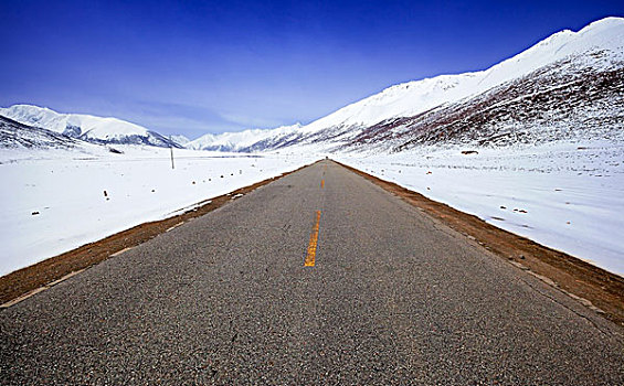 西藏雪山之路