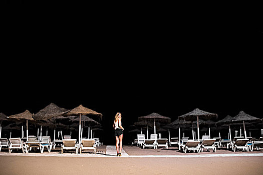 女人,太阳椅,海滩,夜晚,芬吉罗拉,西班牙