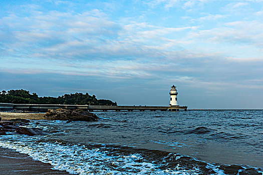 海岛灯塔海岸线