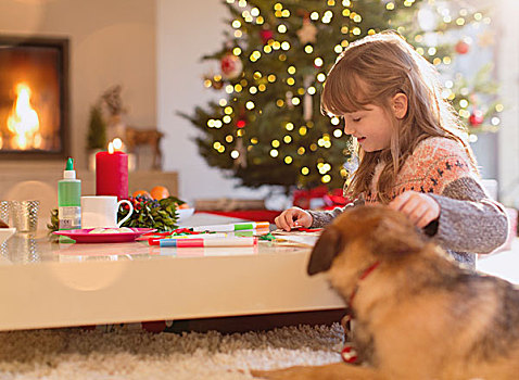 狗,看,女孩,上色,记号笔,圣诞节,客厅