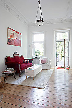 客厅,暗色,红色,天鹅绒,沙发,白色,扶手椅,茶几
