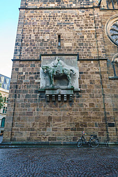 德国不莱梅主座教堂墙壁上的雕像