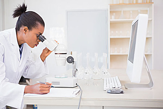 专注,科学家,张望,显微镜