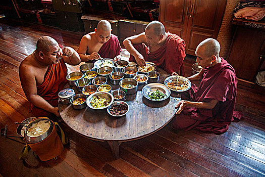 缅甸,曼德勒,和尚,吃,庙宇,画廊