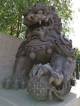 北京梨园主题公园韩美林艺术馆石狮正面
