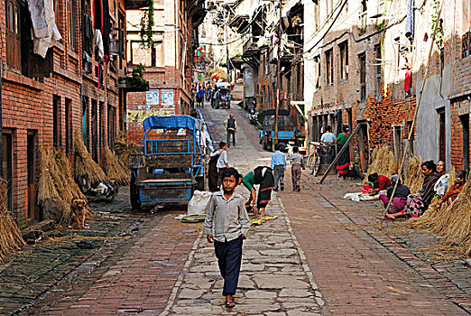 男孩,历史,街道,巴克塔普尔,加德满都山谷,尼泊尔,亚洲
