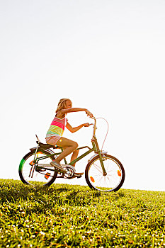 女孩,骑,自行车,草