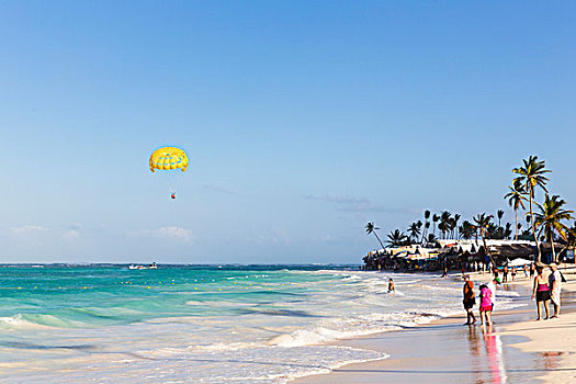 海滩,婴儿车,正面,蓝绿色海水,干盐湖,蓬塔卡纳,省,多米尼加共和国,大安的列斯群岛,加勒比