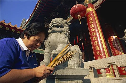 中国,香港,九龙,黃大仙祠,女人,捕食,熏香