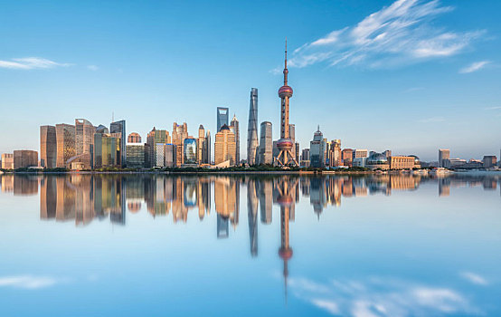 上海陆家嘴金融区现代建筑天际线全景