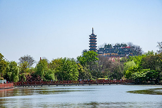 江苏省镇江市金山公园塔影湖中的慈寿塔
