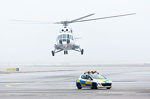 直升飞机,汽车,雾,雾气