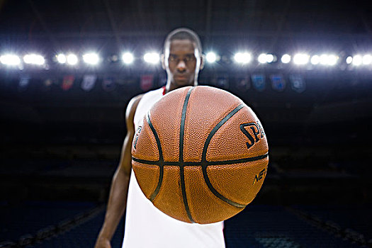 篮球手,拿着,篮球,前景聚焦