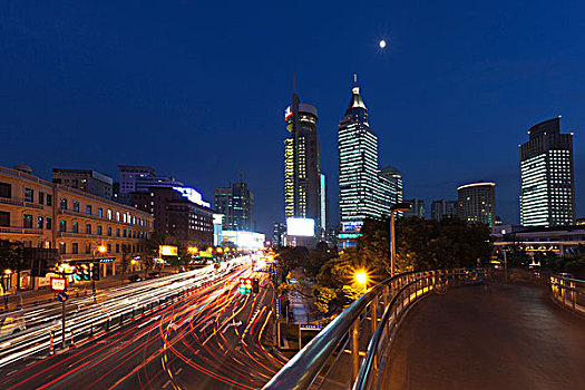 上海繁忙的西藏路夜景