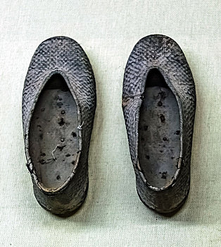 湖南省湘西土家族男士皮革鞋子工艺品