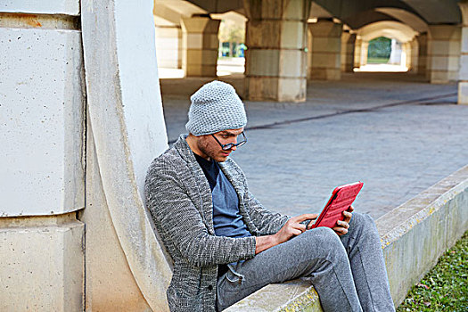 现代,男青年,平板电脑,接触,工作,桥,毛织品,冬天,帽