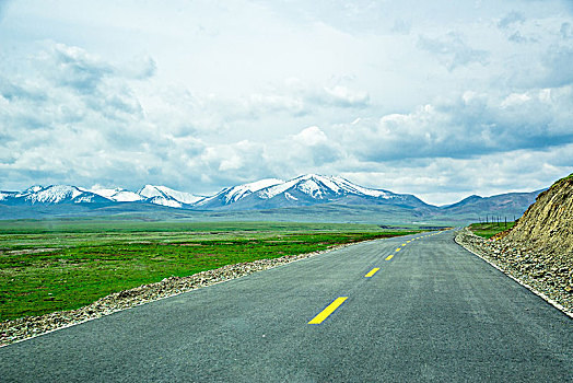 雪山草原公路