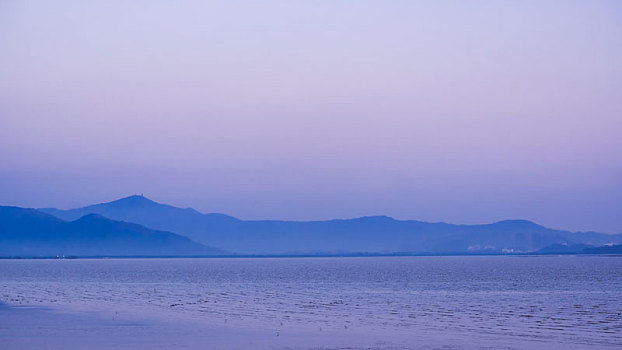 海对面远山如黛