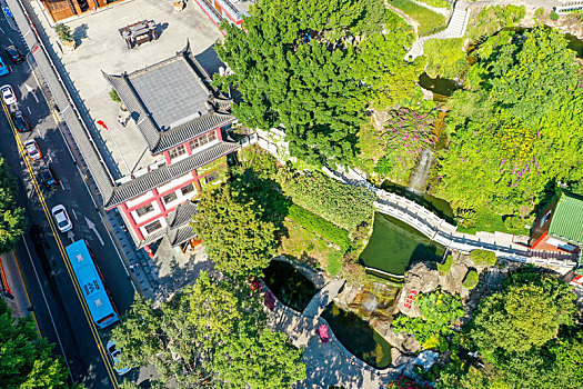 航拍福建厦门鸿山公园与鸿山寺