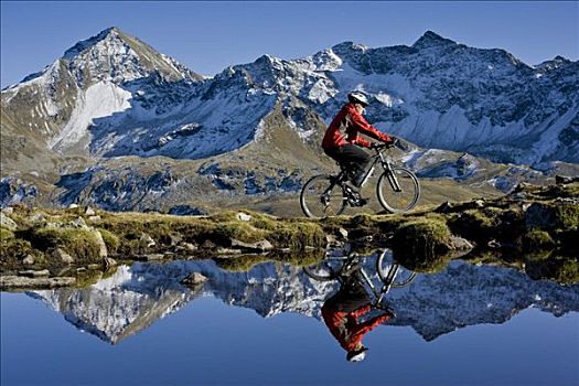 山地自行车,岸边,高山湖,区域,北方,提洛尔,奥地利,欧洲