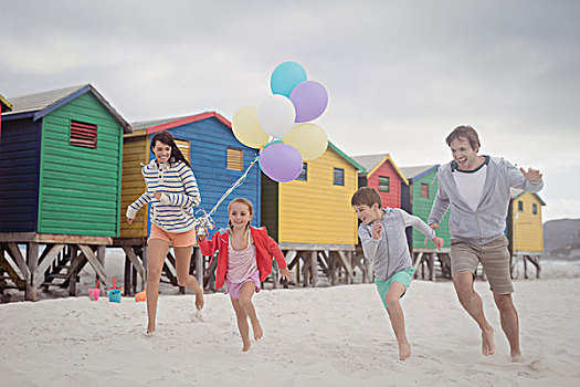 幸福之家,拿着,气球,跑,海滩,沙滩