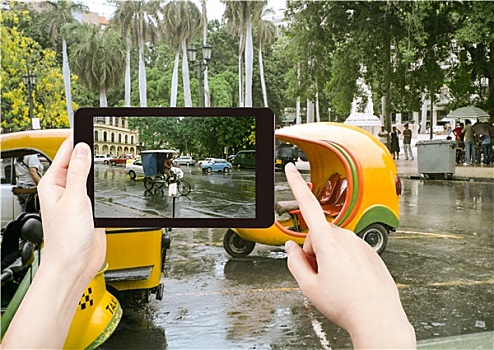 游客,照相,哈瓦那,街道,雨