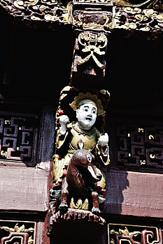 绍兴舜王庙人物造型彩漆木雕牛腿雕塑