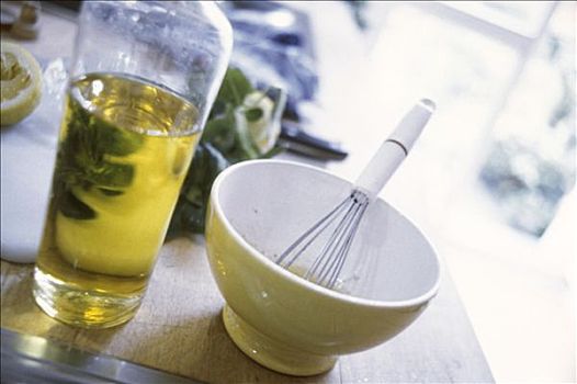 腌泡,碗,瓶子,橄榄油,厨房用桌