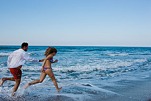 伴侣,跑,海滩