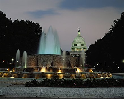 喷泉,正面,政府建筑,国会大厦建筑,华盛顿特区,美国