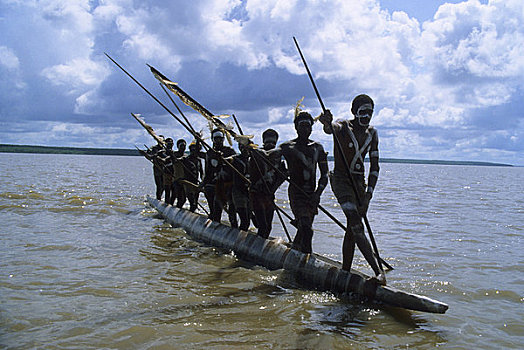 西部,新几内亚,伊里安查亚省,印度尼西亚,区域,部落男子,独木舟